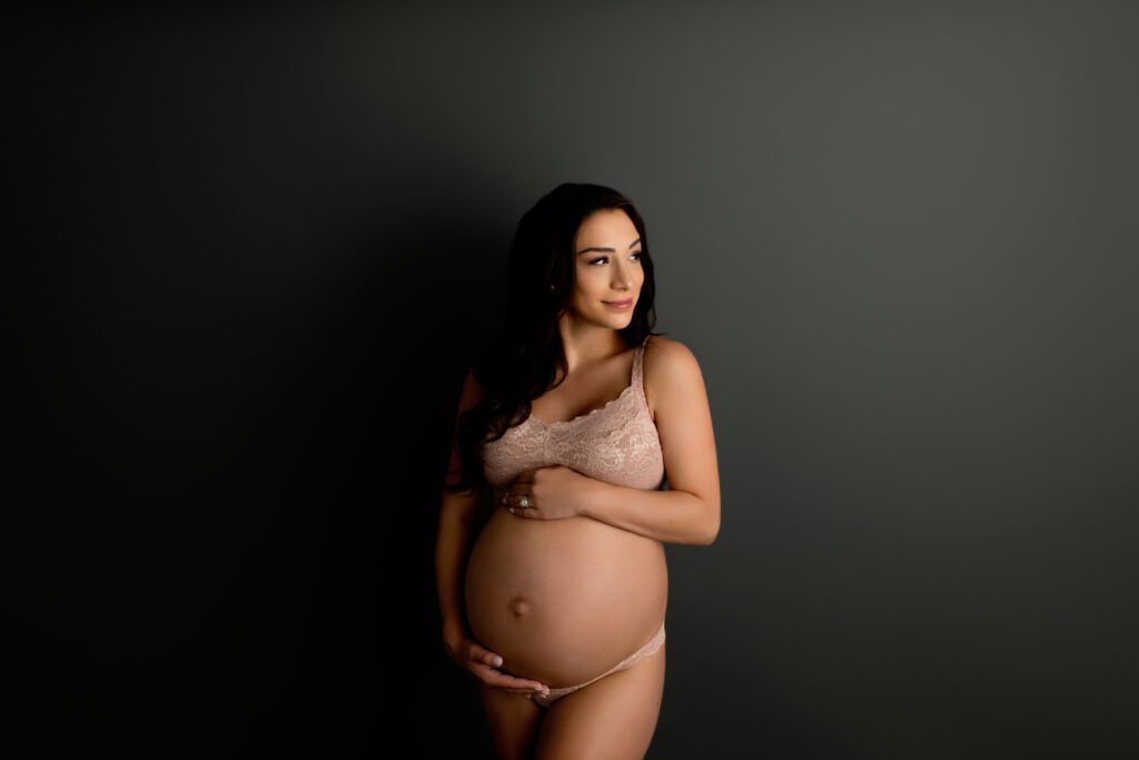 Milwaukee maternity photographer, maternity photography in Milwaukee, best maternity photographer Sussex WI, maternity portraits near me Sussex WI