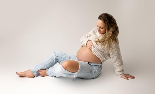 best maternity photographer Milwaukee, maternity portraits near me Sussex WI