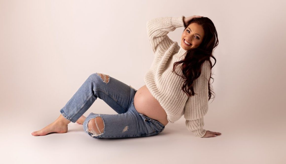Milwaukee maternity photographer, maternity photography in Milwaukee, best maternity photographer Sussex WI, maternity portraits near me Sussex WI