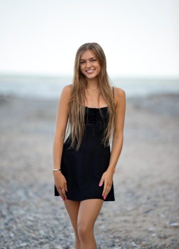 Milwaukee senior portraits, senior portraits near me, graduation photography Milwaukee